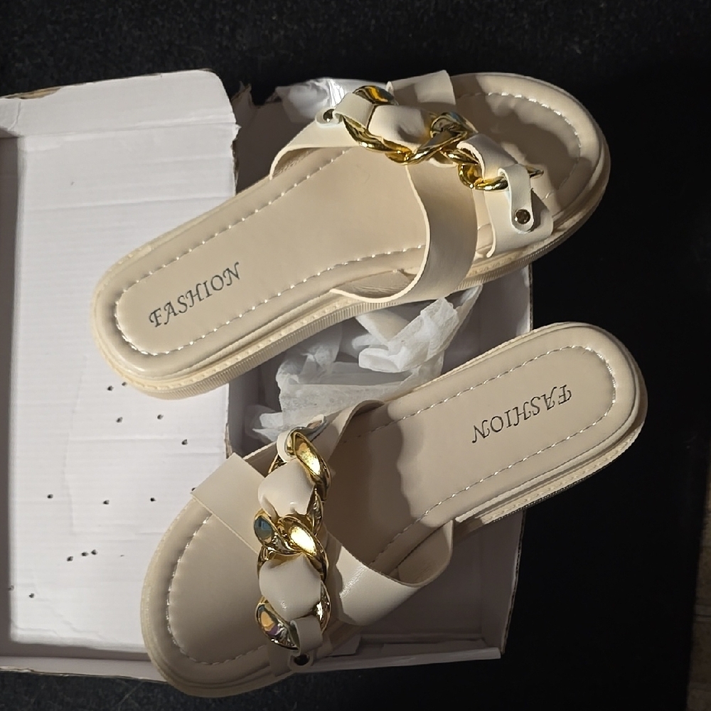 Fashion Cream Sandals with Gold Chain